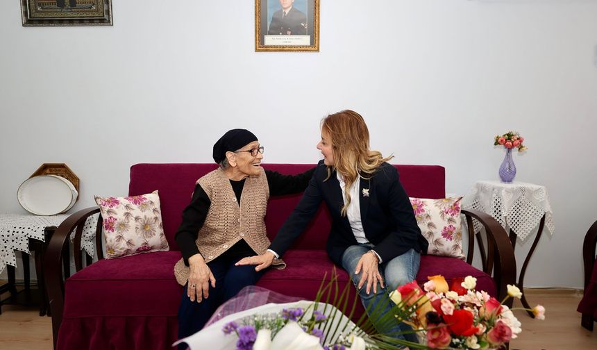 Şehit Annesi Nurdan Cebeci'ye Anneler Günü Sürprizi: Başkan Nilüfer Çınarlı Mutlu Kapısını Çaldı!