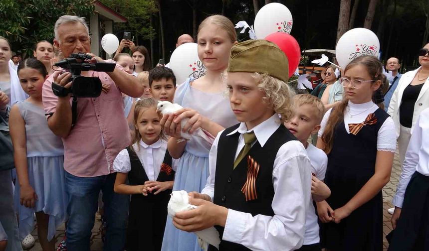 Yerleşik Rusların Zafer Günü coşkusu: Belek'te kutlandı