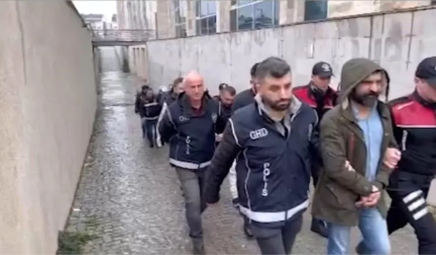 Edirne’de kaçak göçmen operasyonu sonucu 8 kaçak ve 1 insan kaçakçısı yakalandı