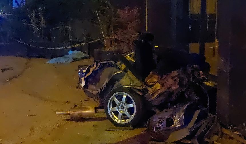 Kocaeli'de korkunç kaza: Araç ikiye bölündü, 1 ölü 1 yaralı