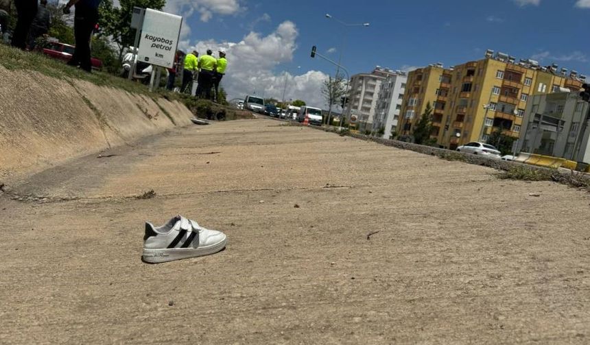 Kilis’te tır motosiklete çarptı: Baba hayatını kaybetti, 4 yaşındaki çocuk ağır yaralı!