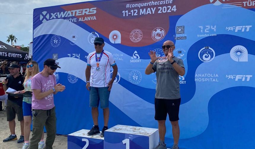 Alanya'da yüzme yarışması heyecanı: Gümüş madalya Servet Ateş'in!