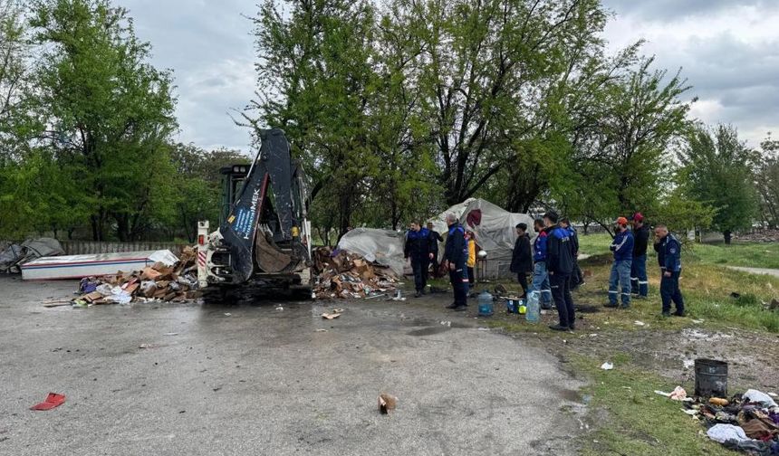 Sincan'da vatandaşların talebi üzerine ekipler tarafından çöp yığınları kaldırıldı!