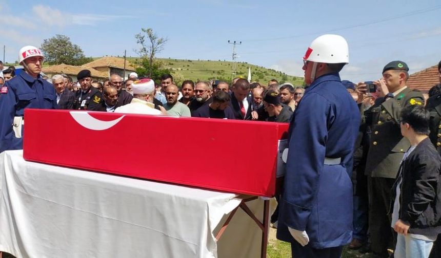 Trafik kazasında hayatını kaybetmişti: Uzman Çavuş memleketinde son yolculuğuna uğurlandı