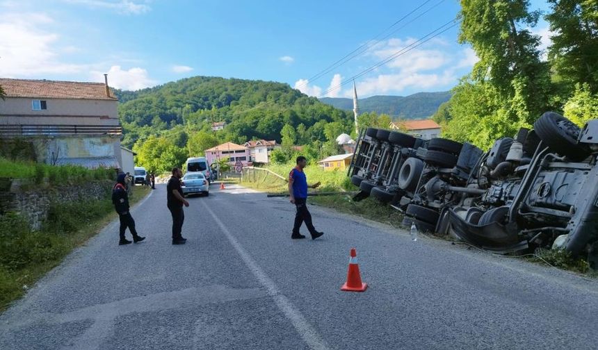 Sinop'ta tehlikeli anlar! LPG tankeri devrildi