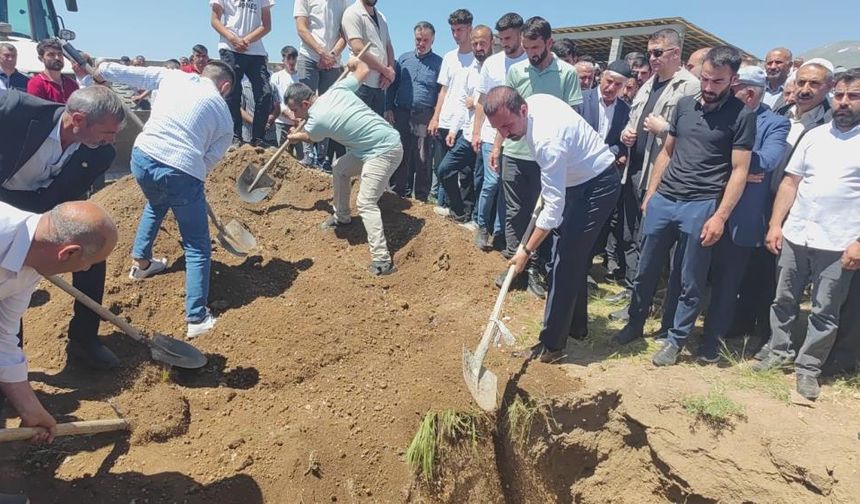 AK Partili Tacettin Karamercan hayatını kaybetmişti: Defnedildi!