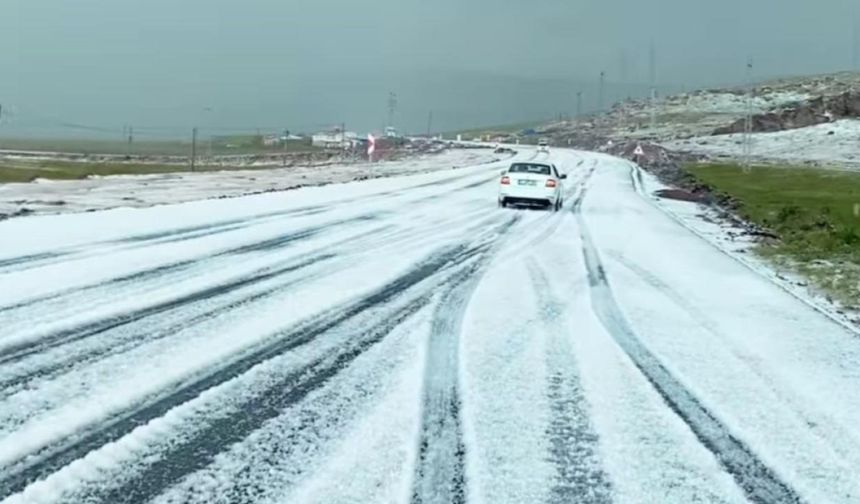 Aniden dolu bastırdı, o şehirde yollar beyaza büründü!