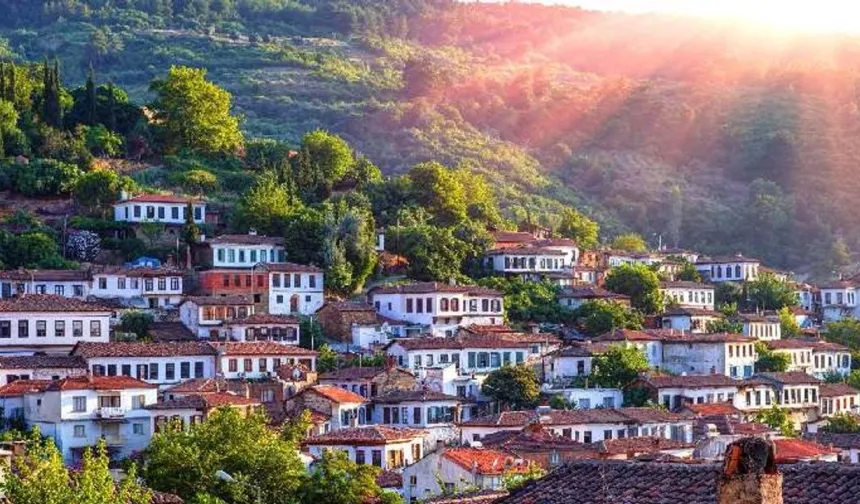 İzmir’de yaz sıcağından bıkanlar buraya kaçıyor! Mis gibi havasına doyum olmuyor