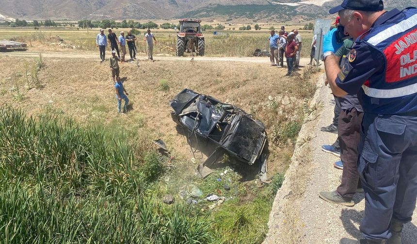 Isparta'da otomobil şarampole yuvarlandı: 1 ölü!