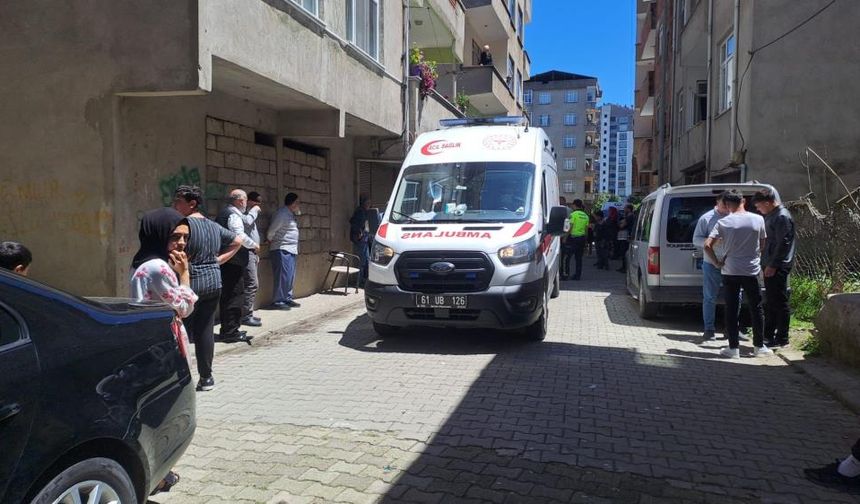 Trabzon’da dehşet: Bir genç bileklerini keserek intihar etti!