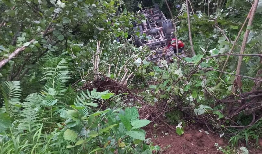 Giresun'da kamyonet fındık bahçesine yuvarlandı: 2 ölü