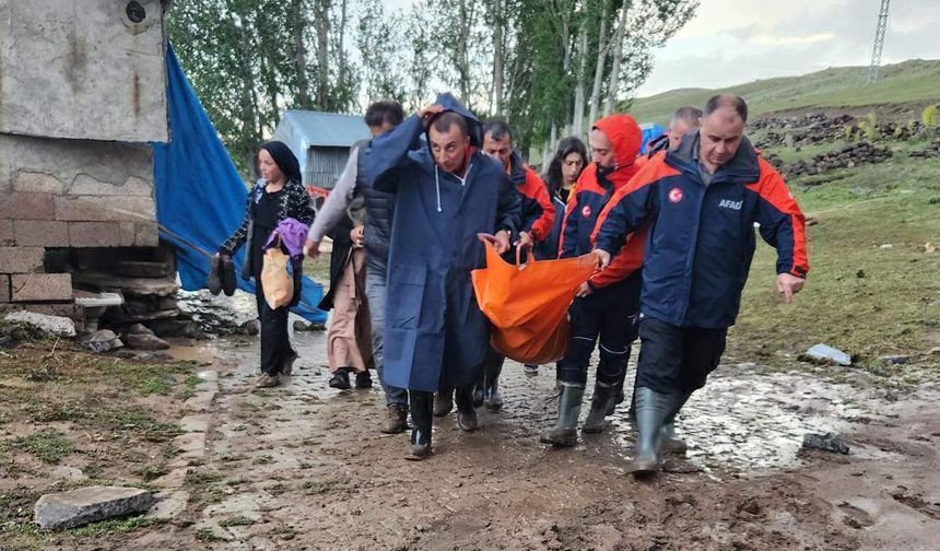 Erzurum'da sağanak yağış sele neden oldu!