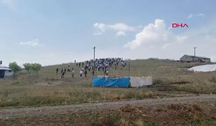 Muş'taki selde hayatını kaybeden genç kız son yolculuğuna uğurlandı!