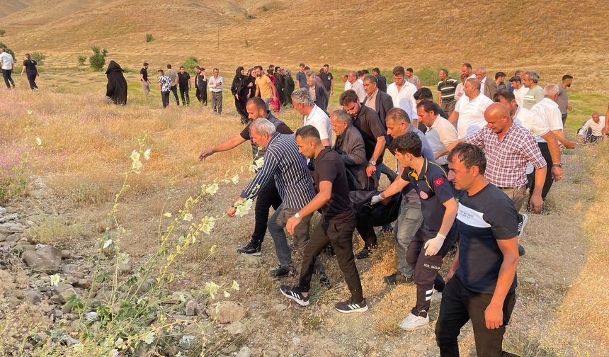 Hakkari Yüksekova'da feci kaza: 2 ölü, 3 yaralı