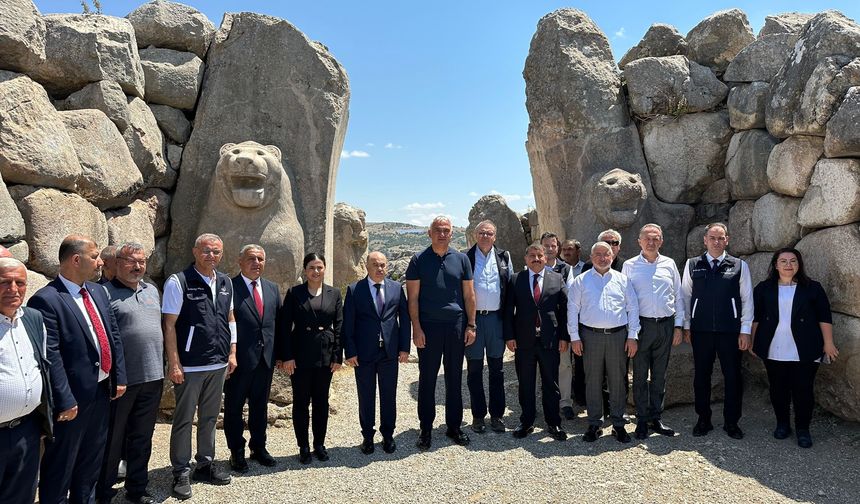 Bakan Ersoy Çorum'da: Hattuşa'da incelemelerde bulundu