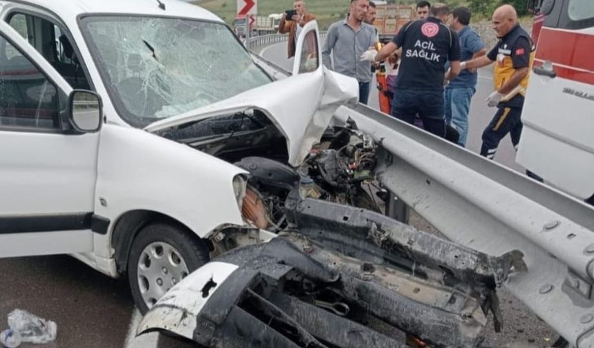 Erzurum'da kaygan yolda zincirleme kaza: 4 kişi yaralandı!