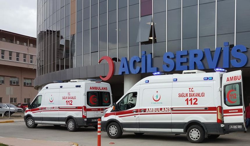 Erzincan’da otomobil duran kamyona çarptı: 2 ölü, 2 yaralı!