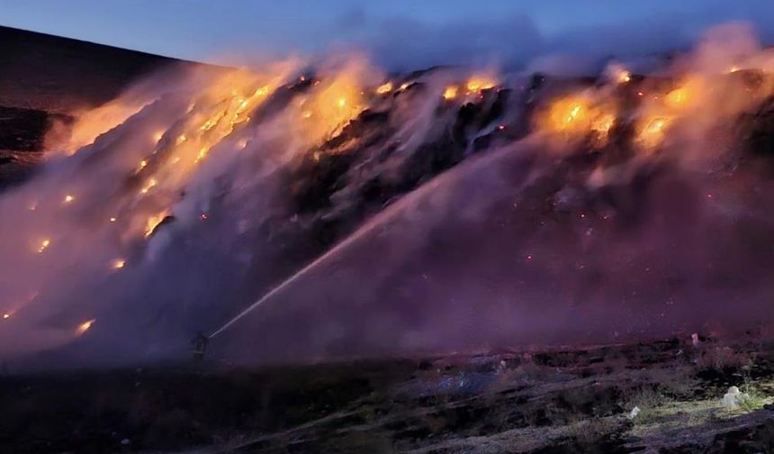 Erciş’te çöp depolama alanındaki yangın kısa sürede söndürüldü