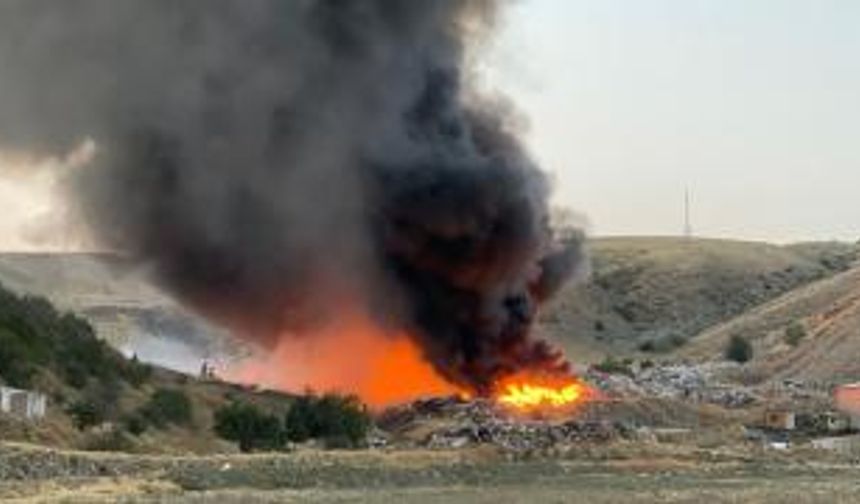 Ankara Akyurt'ta Atık Getirme Merkezi'nde Yangın