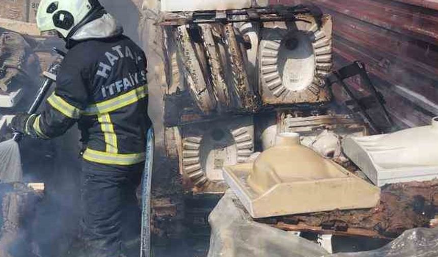 Antakya’da iş yerinde çıkan yangın paniğe neden oldu!