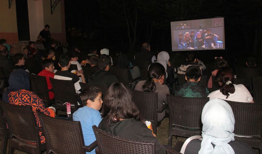 Bektaş Yaylası’nda açık hava sineması: Çocuklar ilk kez sinema keyfi yaşadı