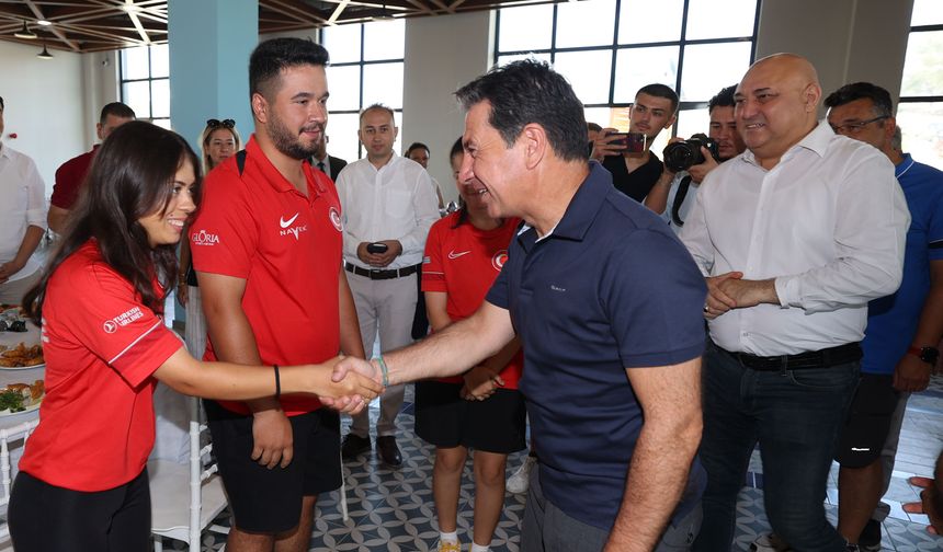 Muğla okçuları Avrupa Şampiyonası başarısını Başkan Aras'la kutladı