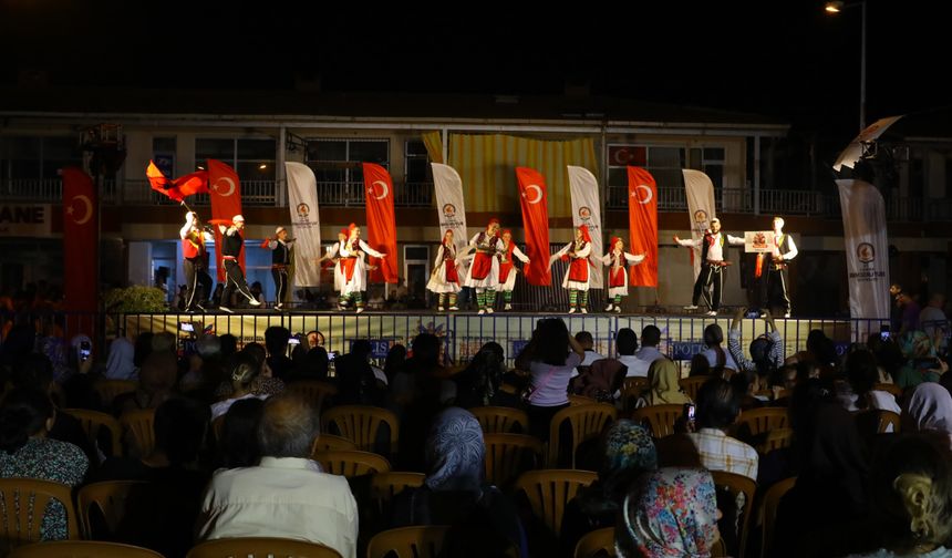 Denizli'de Halk Dansları Festivali ile farklı kültürler bir araya geldi!