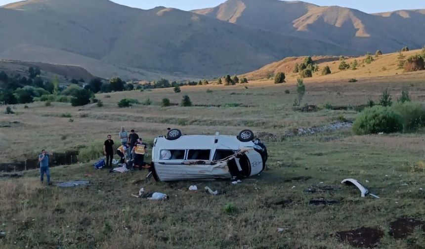 Erzincan’da minibüs devrildi: 1 ölü, 6 yaralı!