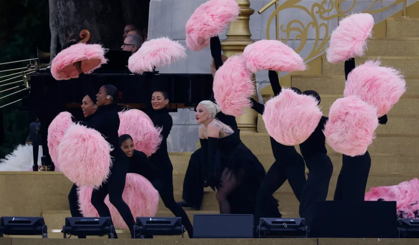 Paris 2024 Olimpiyatları'nda sahne alan Lady Gaga sosyal medyayı salladı!