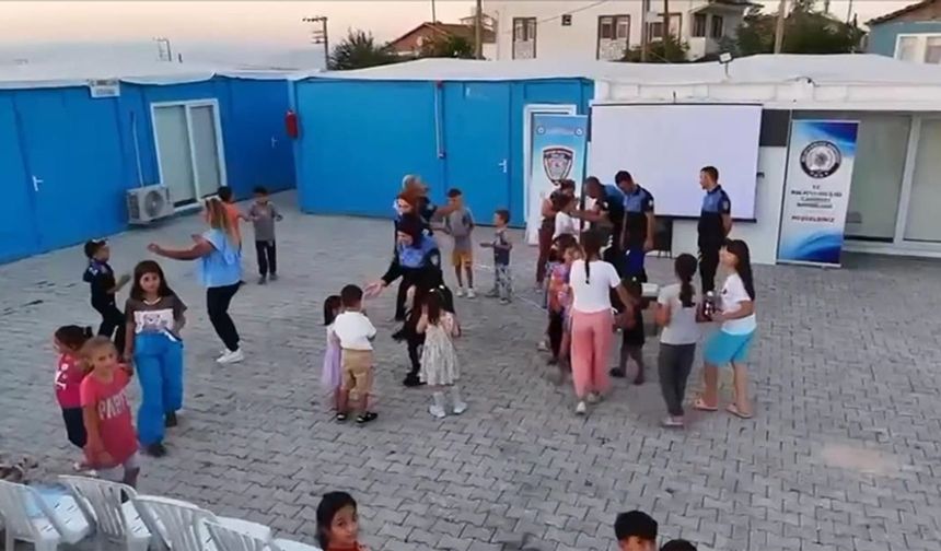 Malatya'da konteyner kentte yaşayan çocuklar için sinema gecesi