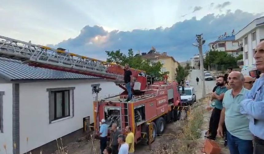 Tunceli’de çatı yangını