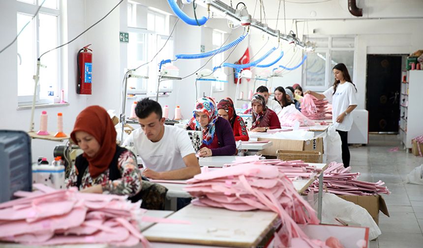 Köydeki tekstil fabrikası 50 kişiye iş imkanı sağlıyor