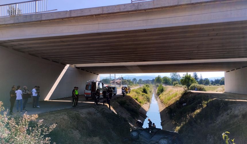 Bolu'da köprüden uçan araçta dram: Baba öldü, oğlu yaralandı