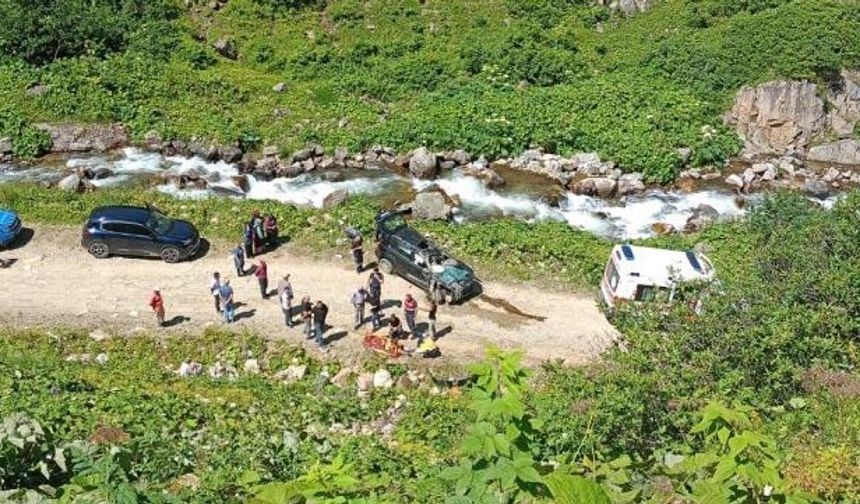 Rize'de dehşet kaza! Araç uçuruma yuvarlandı: 2 ölü, 3 yaralı