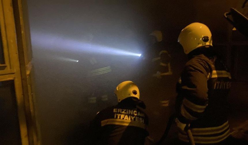 Erzincan'da Sanayi Sitesinde iş yerinde yangın: Maddi hasar meydana geldi!