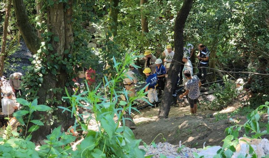 Zongultak'ta ruhsatsız maden ocağı göçtü: 1 işçi göçük altında