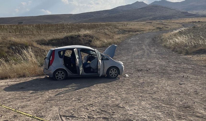 Konya’da korkunç kaza: Ağaca çarpan araçta iki genç hayatını kaybetti