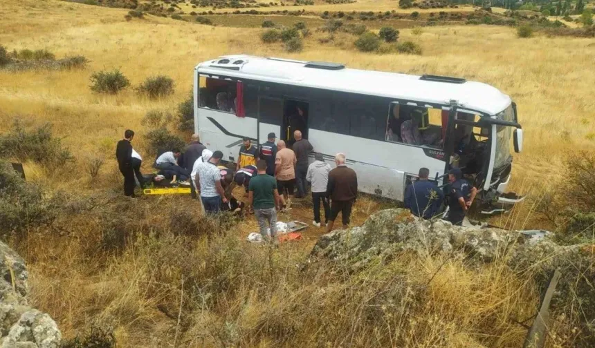 Sivas’ta midibüs yoldan çıktı: Çok sayıda yaralı var!