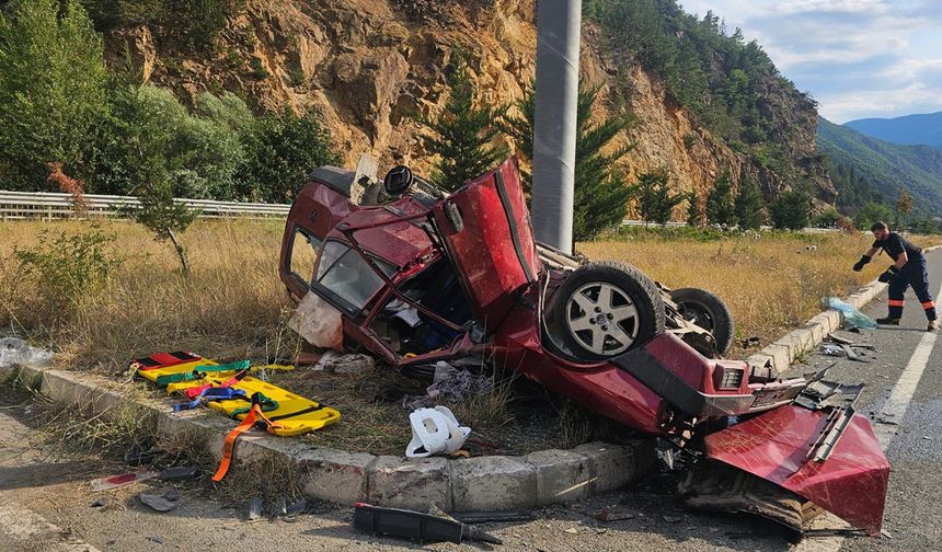 Gümüşhane'de trafik kazası: Bir kişi hayatını kaybetti, on kişi yaralandı