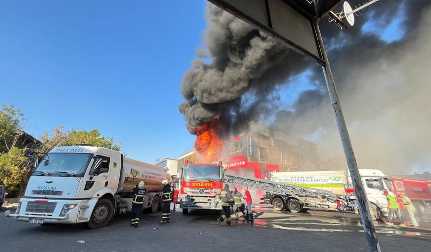 Diyarbakır'daki yangın büyüyor: 6 kişi yaralandı!