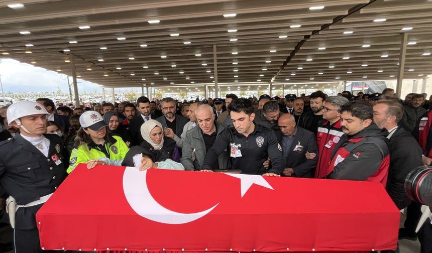 Şehit Polis Şeyda Yılmaz Sivas'ta son yolculuğuna uğurlandı