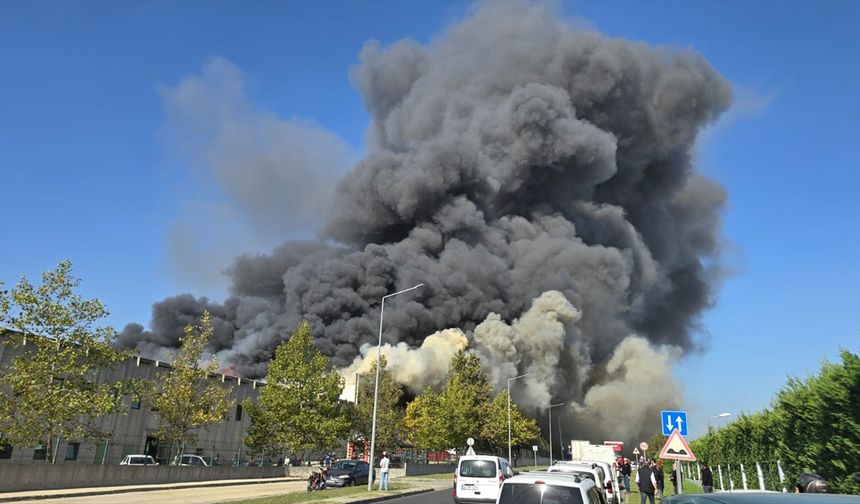 Tekirdağ'da deri üretimi yapan fabrikada yangın: Ekipler müdahale ediyor!