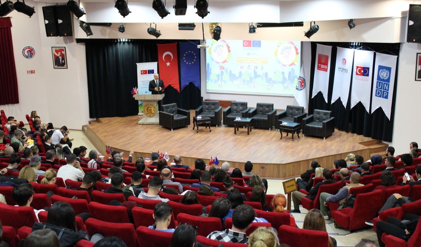 VolunFest'le gençler ÇOMÜ'de buluştu