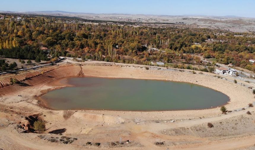 Kütahya'da Demirciören Göleti'nde su seviyesi hızla düşüyor