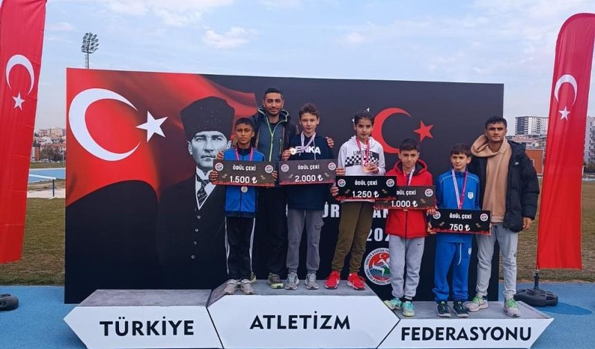 Gedizli sporcu, Atatürk’ü Anma Koşusu Türkiye Şampiyonu oldu