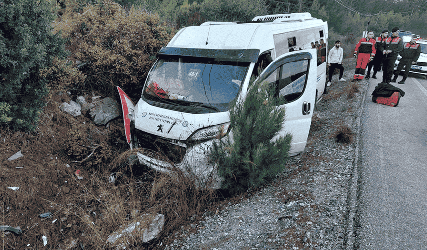 Bodrum’da minibüs şarampole düştü, 8 kişi yaralandı