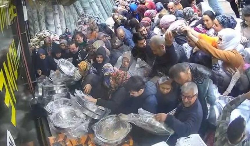 Mersin'de görülmemiş kuyruk. Bakın vatandaş bu soğukta ne için bekledi...