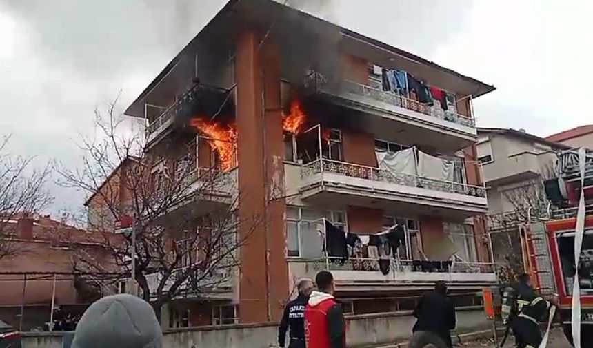 Isparta'da bir ev saniyeler içinde küle döndü!