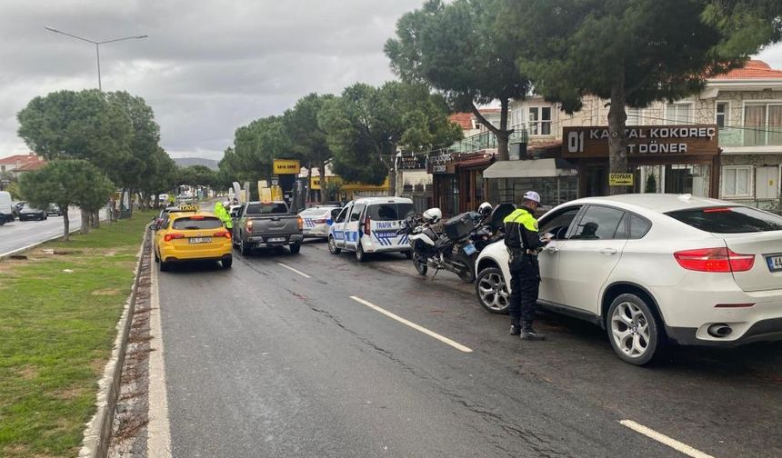 Çeşme'de yaya geçidi ihlali yapan sürücülere cezai işlem