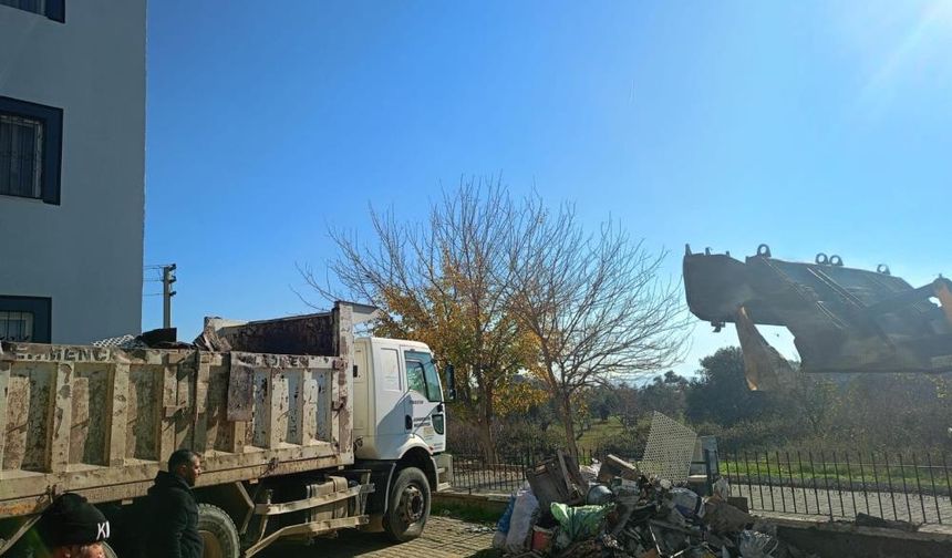 Germencik Belediye Başkanı Zencirci, 1 yıldır çözülemeyen moloz sorununa son verdi